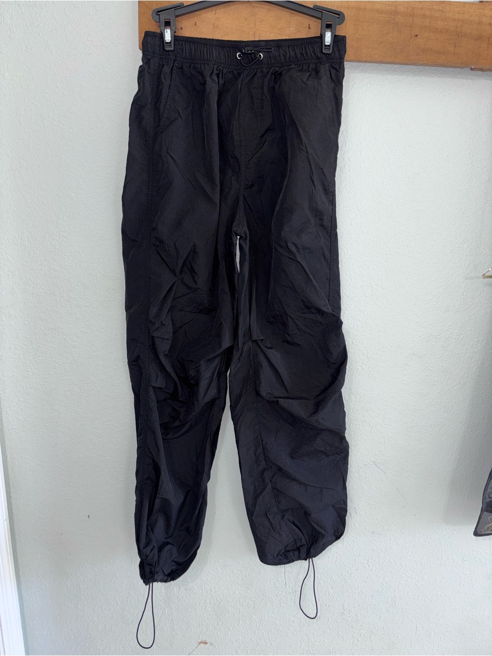 Windsor Black Men's Drawstring Windbreaker Joggers